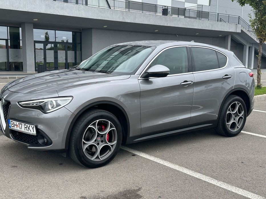 Alfa Romeo Stelvio Revizii la reprezentanta/Stare foarte buna/Camera mers in spate