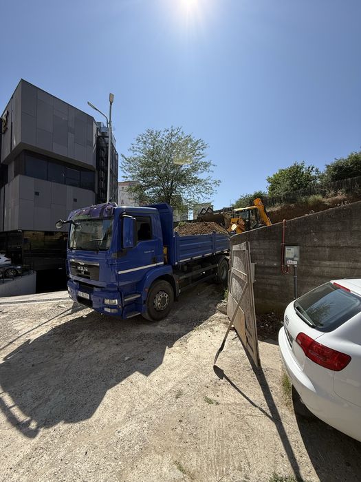 Camion Basculabil 4.6T/20T de închiriat