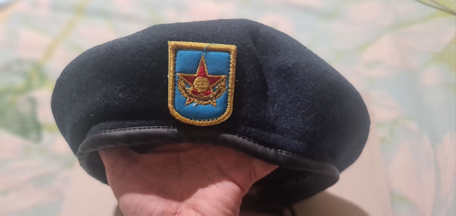 Продам недорого новую военную беретку..Размер58