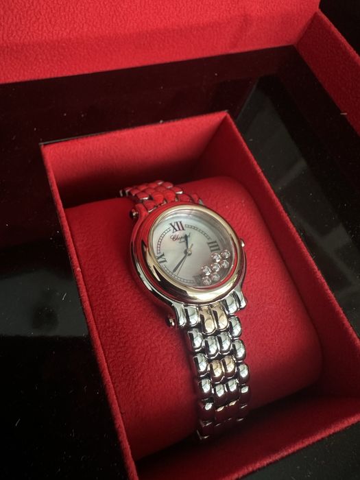Дамски часовник по модел на Chopard нов.
