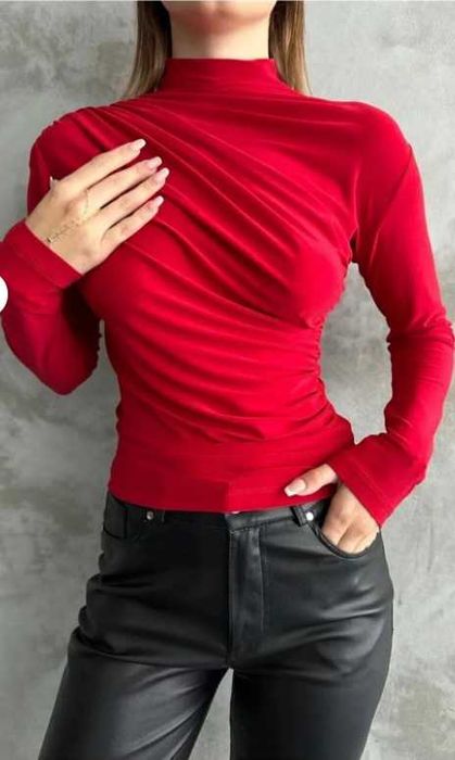 Блуза с дълъг ръкав и яка от гъвкав пясъчен плат