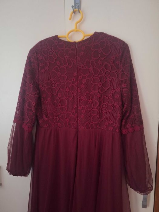 Дълга рокля от дантела и тюл