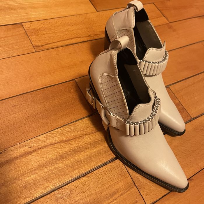 Vând botine  dama noi