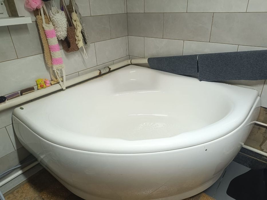 Ванна акриловая угловая