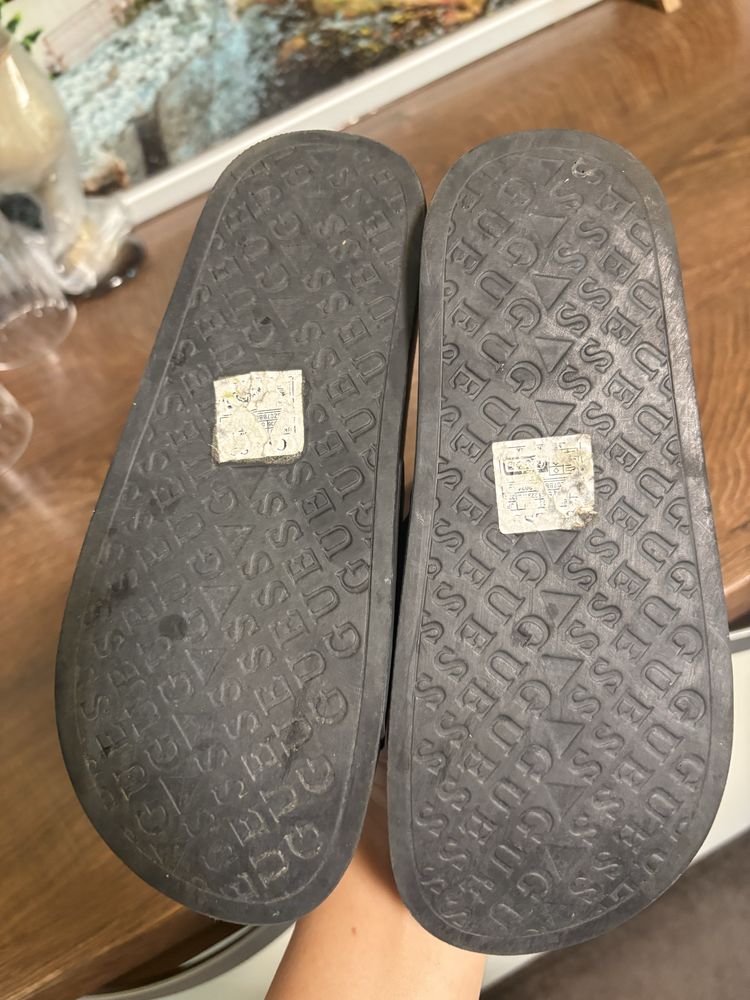 Маркови чехли Guess