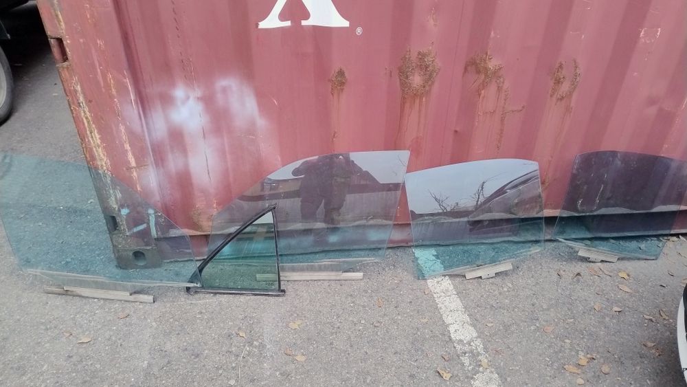 Продам авто стекла б/у