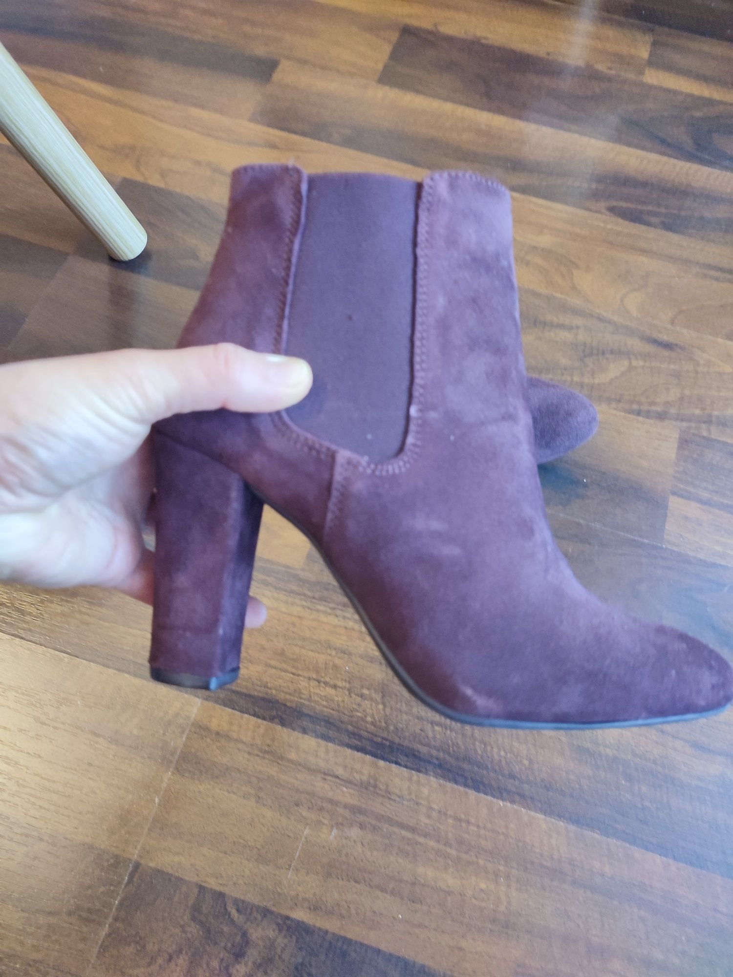 Botine piele intoarsa