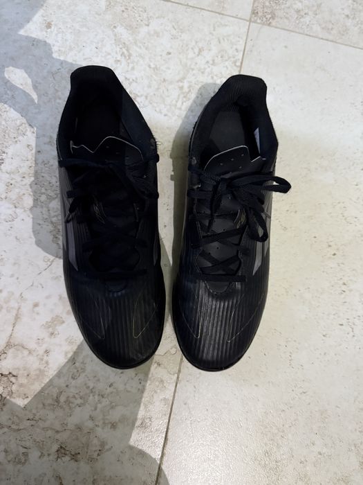 Adidasi fotbal marca Adidas