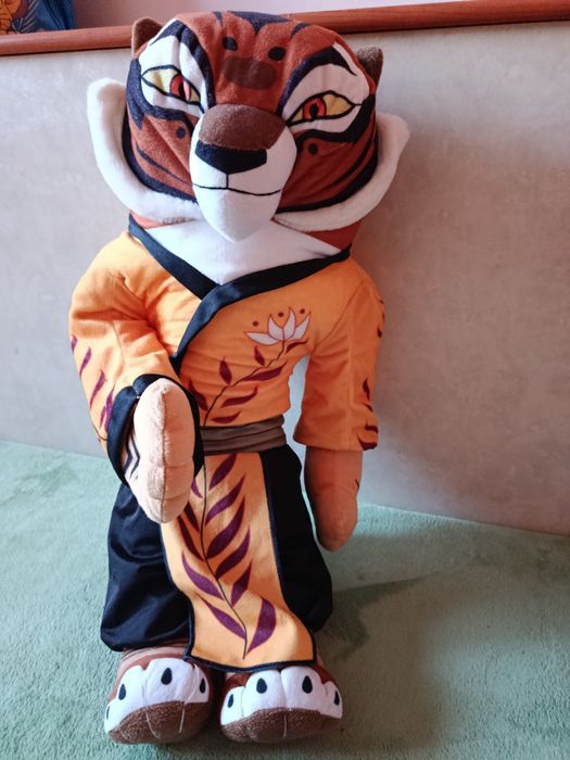 Страхотен плюшен тигър