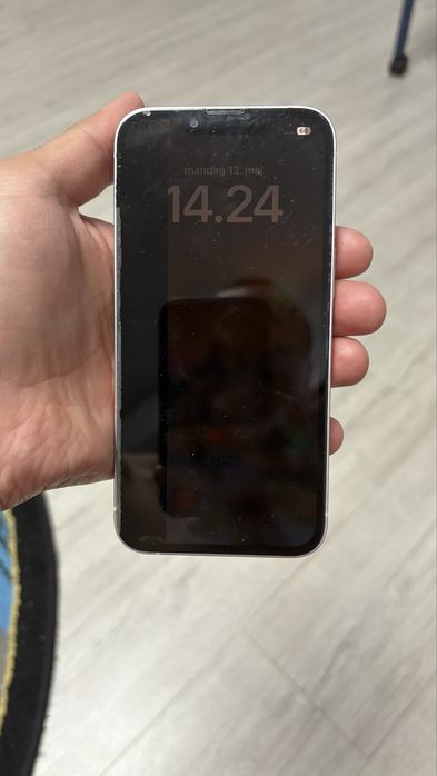 iPhone 13-Doar pt piese-NU Dezmembrez-Citeste Descrierea Anuntului-Fix