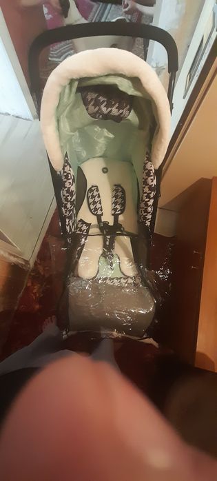 Продам коляску Новая