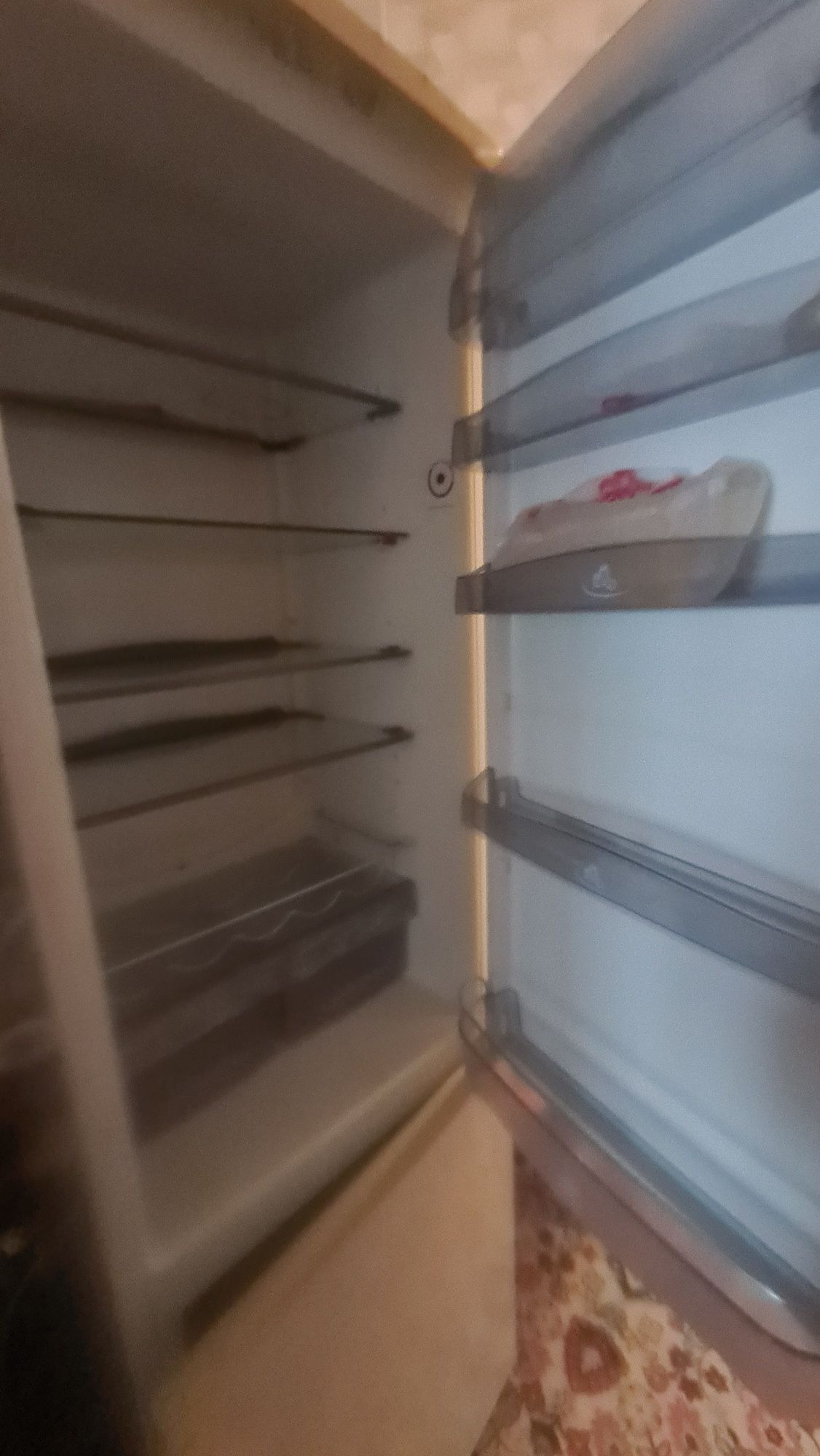 Продам холодильник