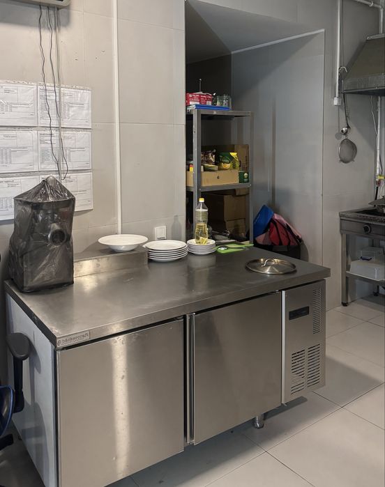 Холодильный стол разделочный из нержавейки