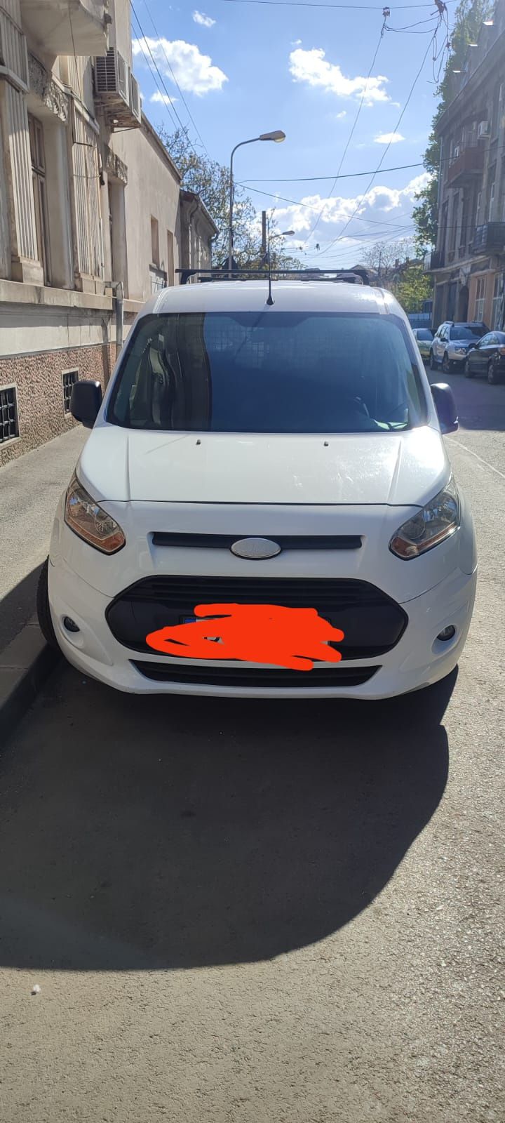 Vând  Ford transit Connect,mașina rulează.