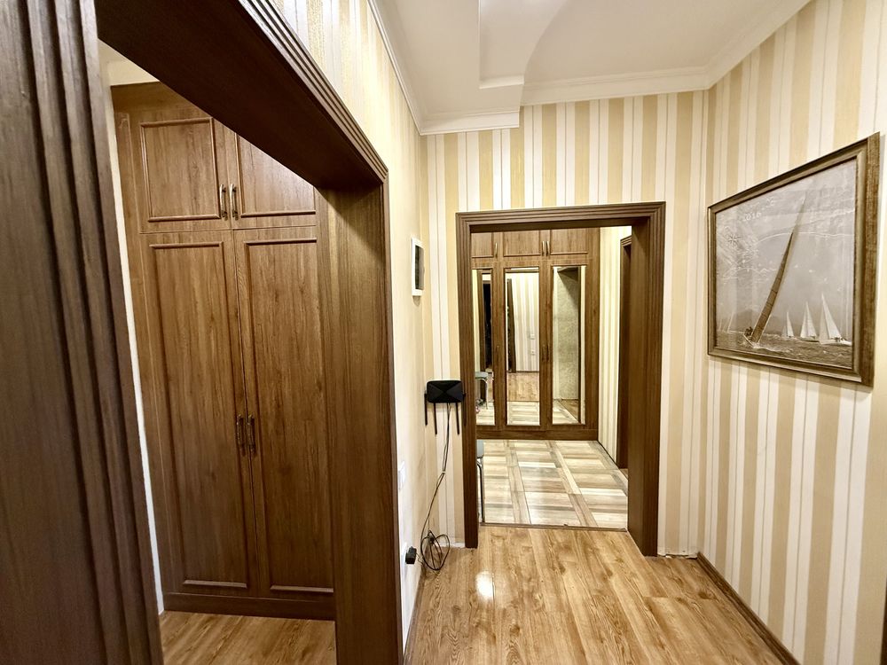 Продаю 3 комнатную квартиру с Евроремонтом в центре Метро Буюк Ипак Йу