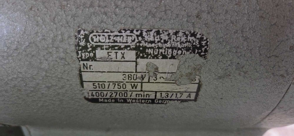 Masina de frezat cu diferite freze