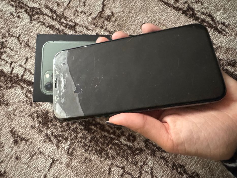 Работещ Iphone 11 PRO с пукнат екран