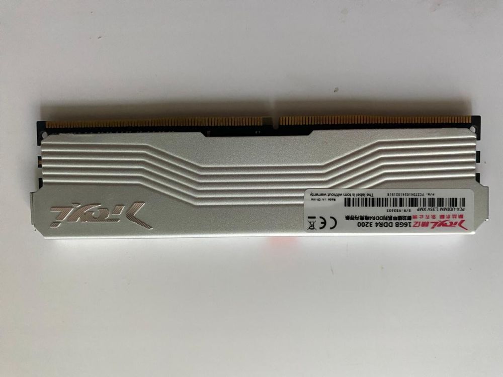 Продам оперативку 16 гиг ddr 4 3200 новая
