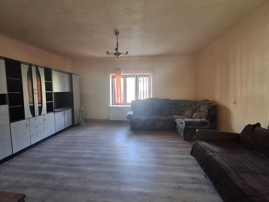 Inchiriez casa batraneasc