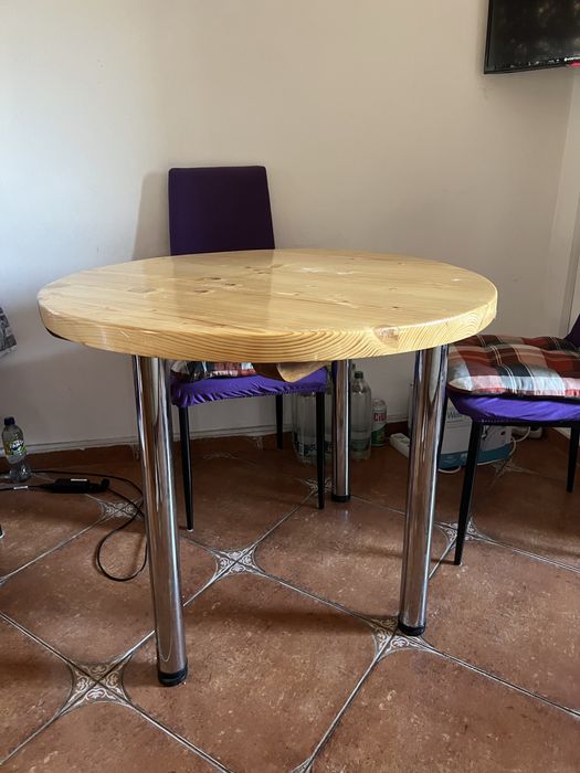 Masa rotunda din lemn