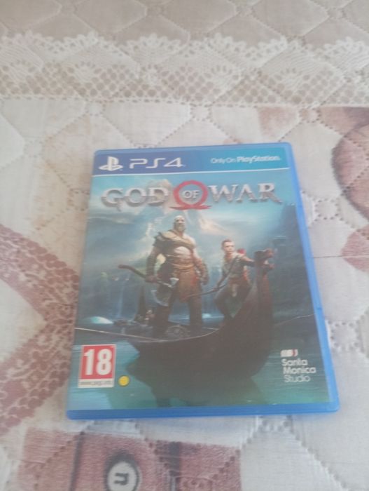 Продавам игра GOD OF WAR4 много запазена играна 1път