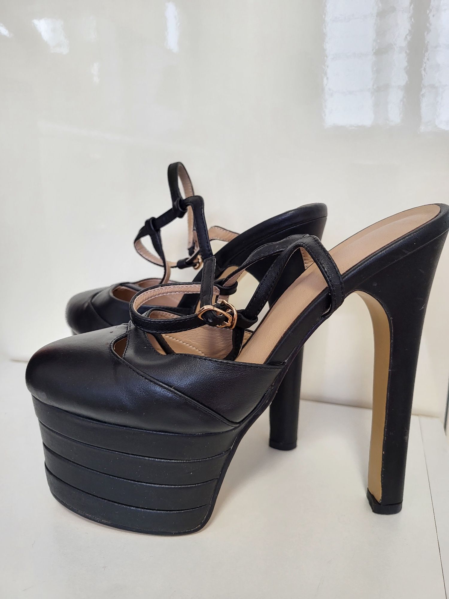 Pantofi negri cu platforma, piele naturala, deschiși la spate