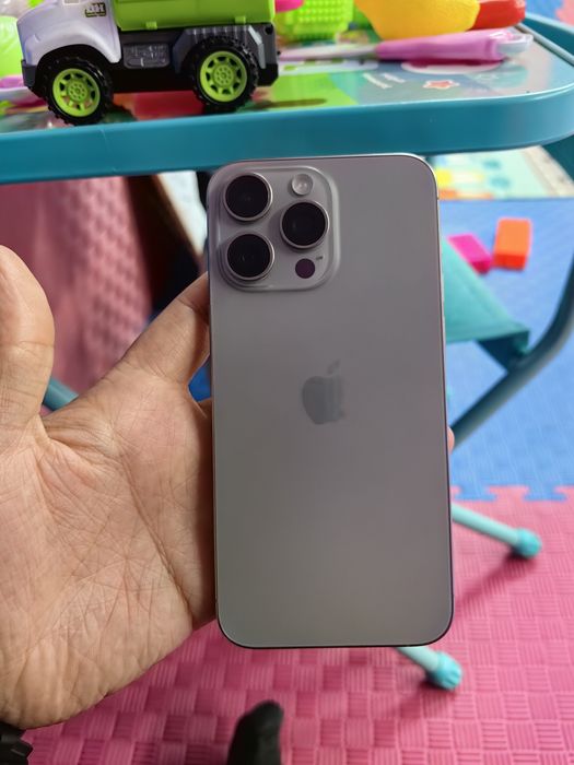 iPhone 15 Pro Max 512gb titan