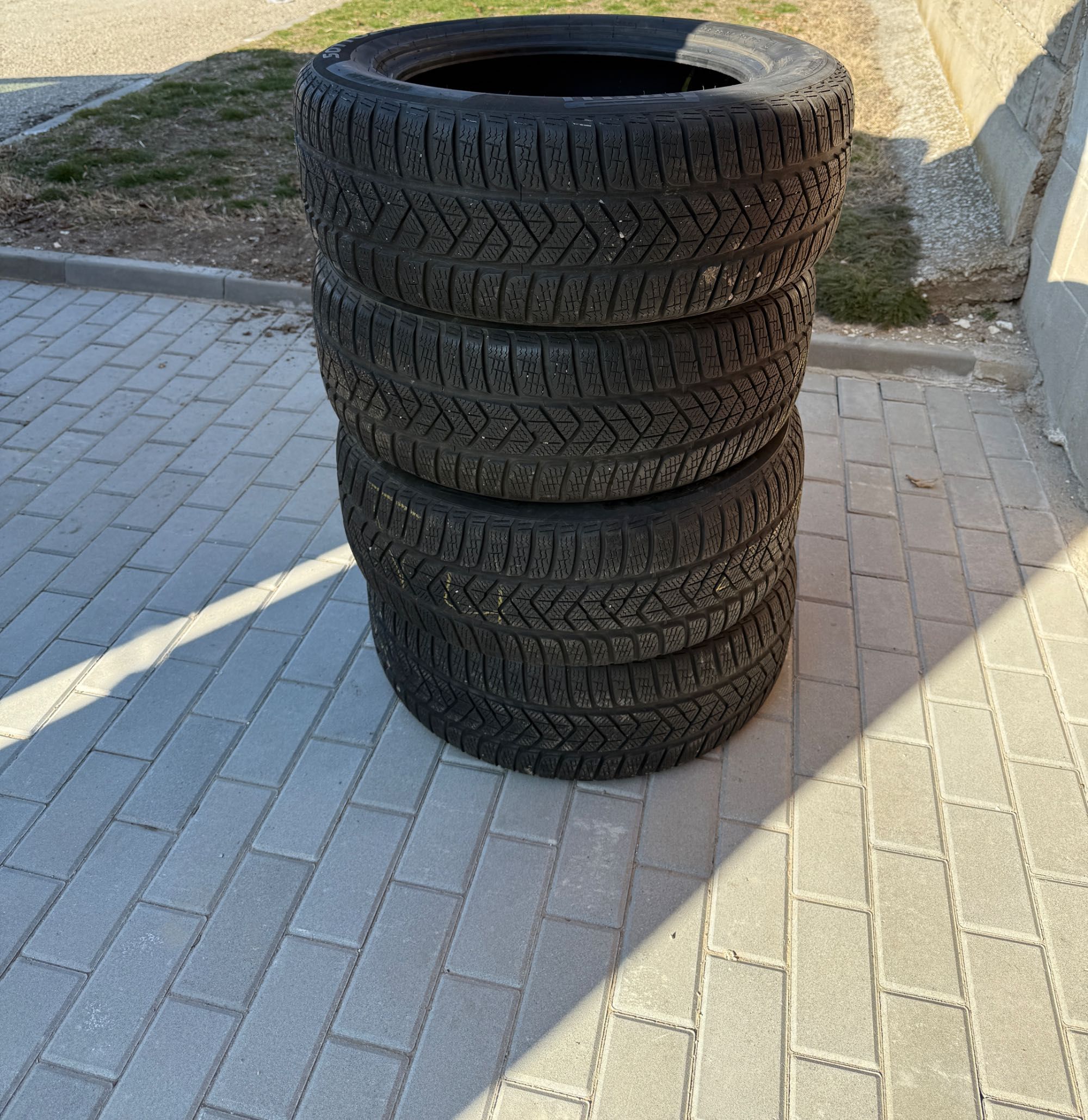 Зимни гуми Пирели 235 55 17