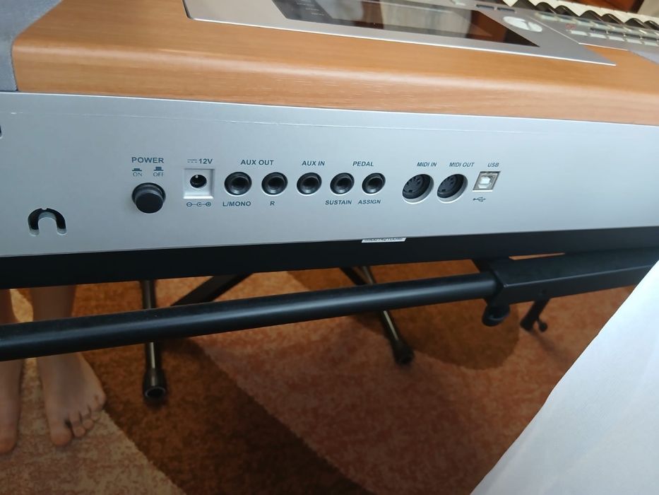 Orgă electrică cu suport, scaun, pedală și alimentator