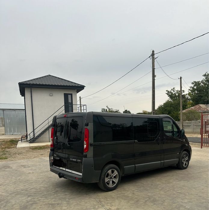 Opel Vivaro 8+1 locuri extra lung si clima pe spate