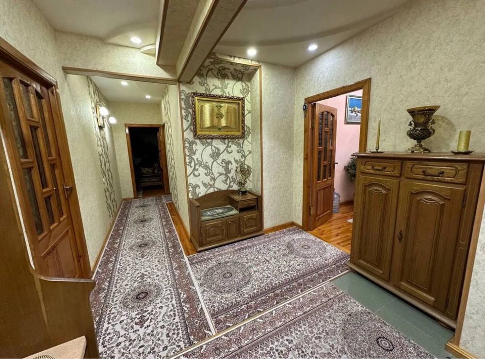 Продаётся Квартира Чиланзар Ц. 4/2/4 Банковский Площадь 100м2