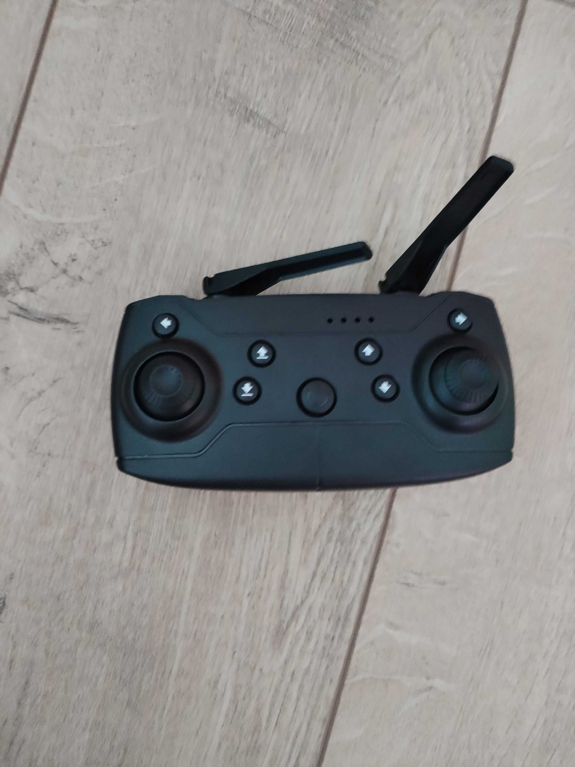 E88 Drone Pro с много части