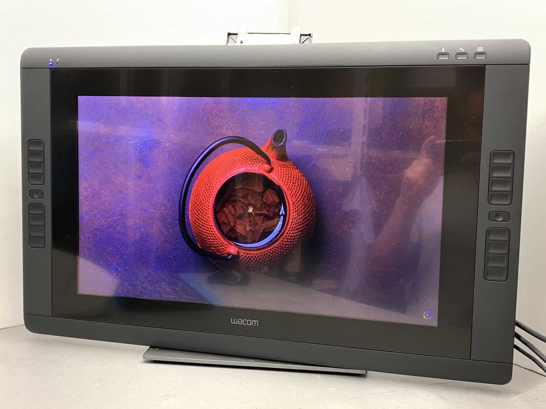 Интерактивен графичен таблет WACOM Cintiq 22HD (DTH-2200)/-> Отлични
