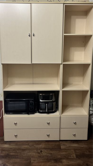 Продам шкаф молочного цвета