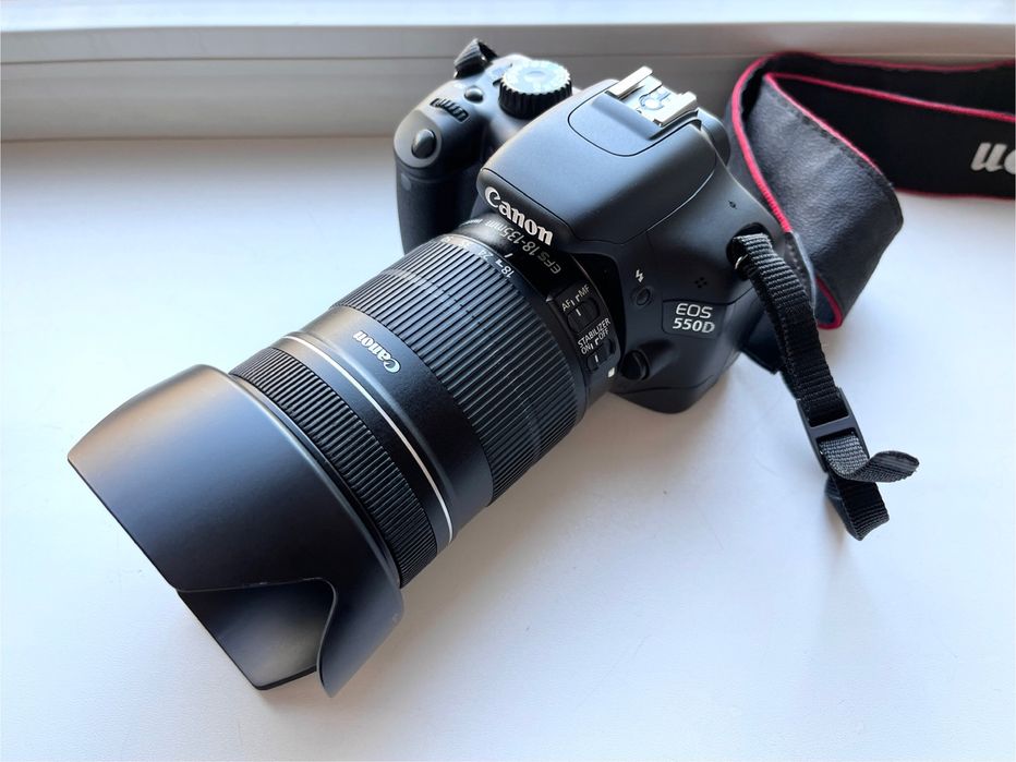 Фотоаппарат Canon EOS 550D с объективом 18-135 мм