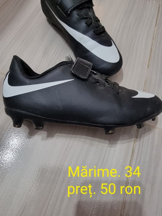 Ghete fotbal Nike marime 34