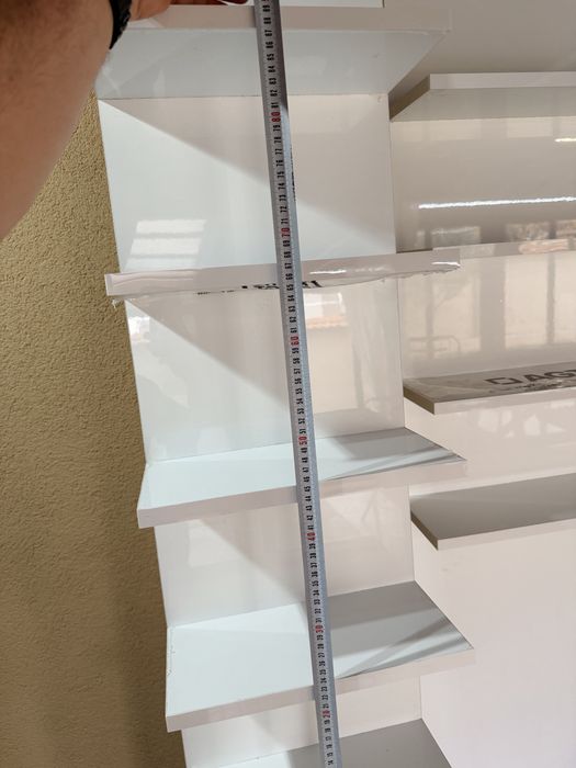 Чисто нови мебели бял гланц