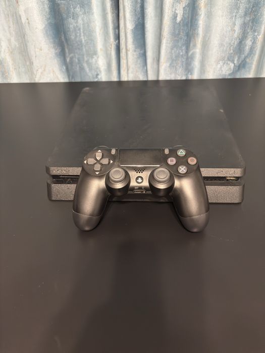 Playstation 4 slim 1Tb