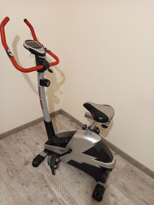Bicicleta fitness cu frânare magnetică