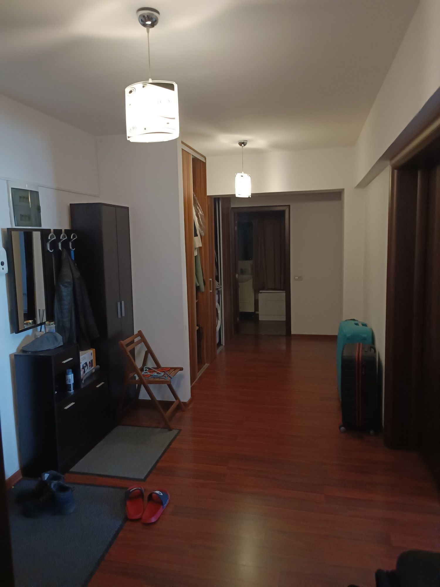 Închiriez apartament 3 camere confort 0
