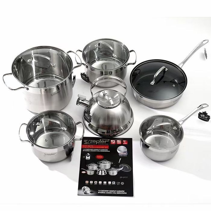 Продам набор кастрюль и чайник