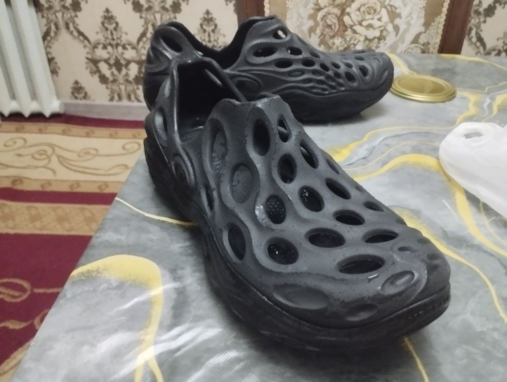 Кроссы  от  компании  Merrell  из Тайланда