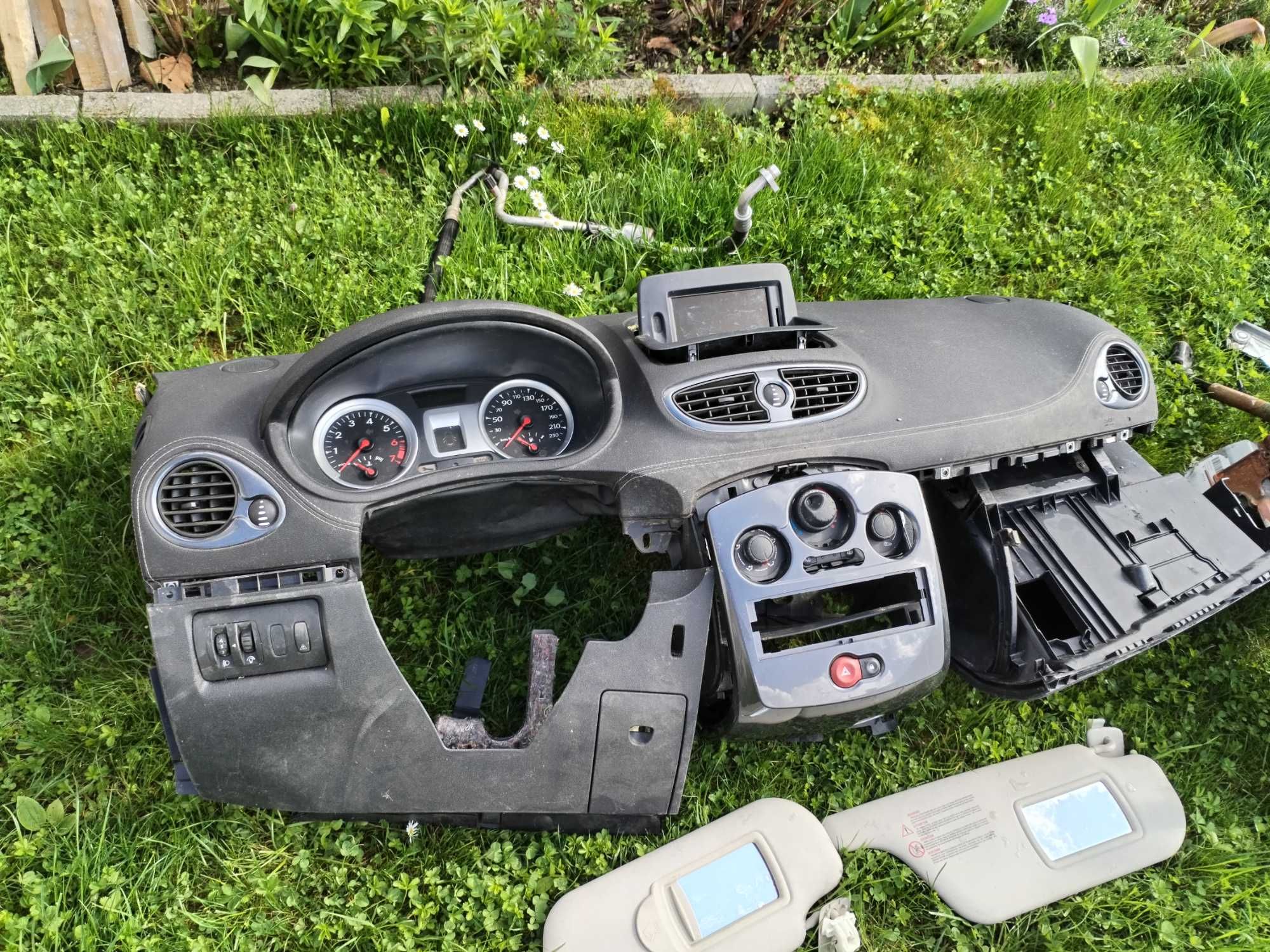 Продава части Renault Clio 2012 1.2 бензин 75 кс