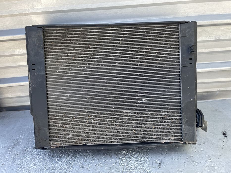 Радиатори/ перка БМВ 240хи, Б58 (radiatori bmw b58)