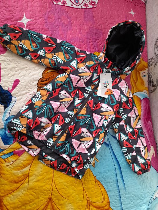 Новая демисезонная курточка на девочку