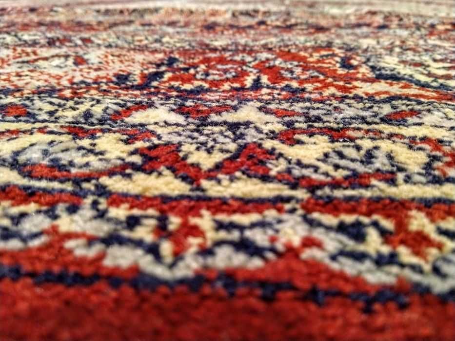 Персийски килим
100% оригинален !