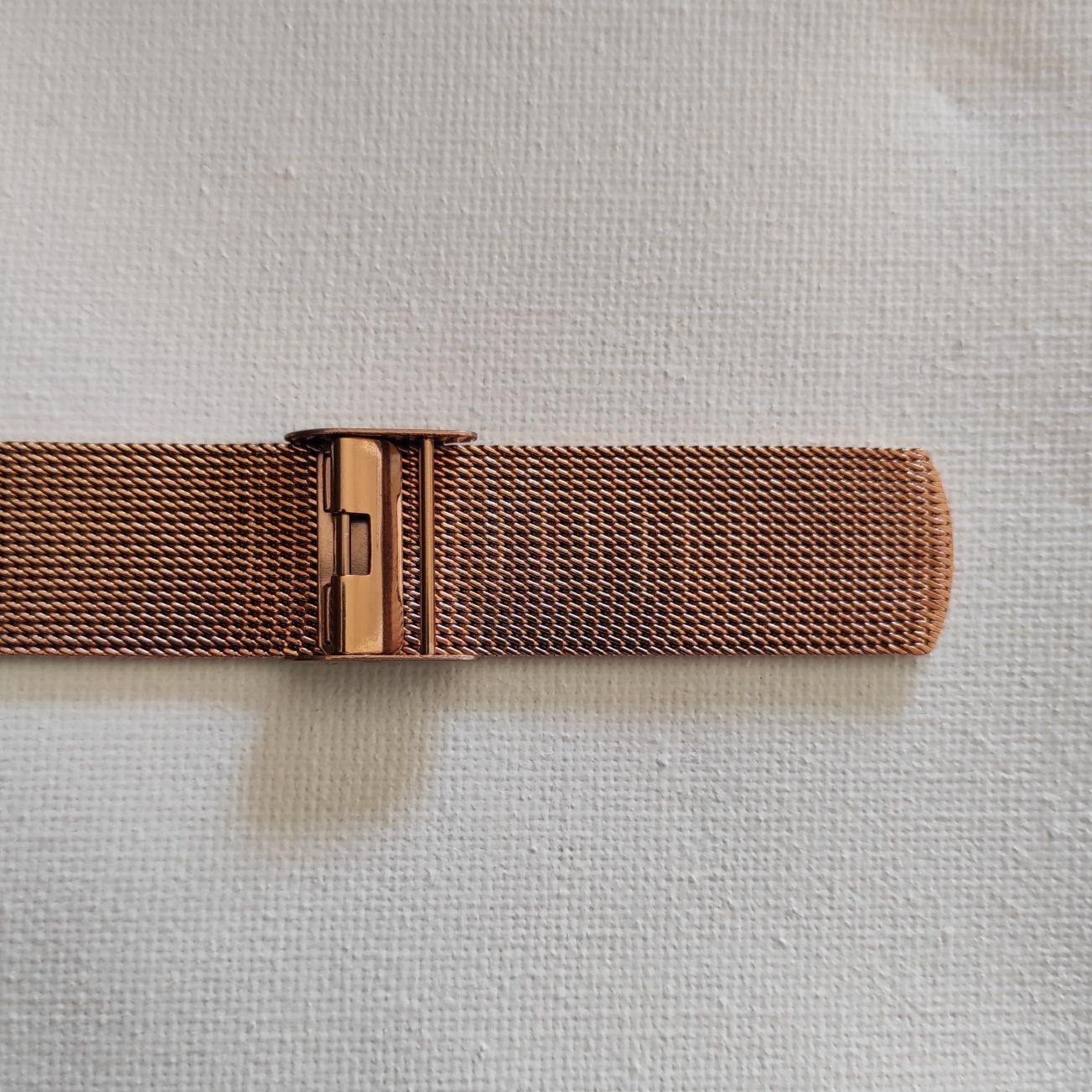 Наручные женские швейцарские часы SWATCH