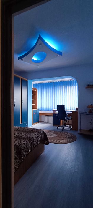 Închiriez apartament 3 camere