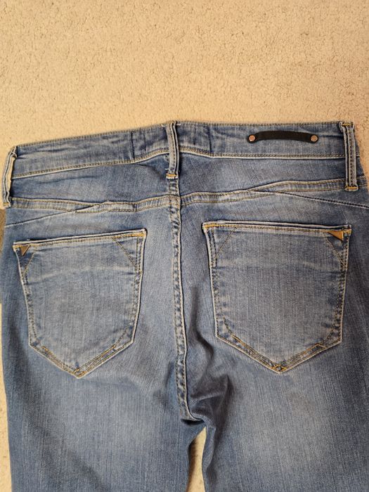 Продавам дънки марка River Island