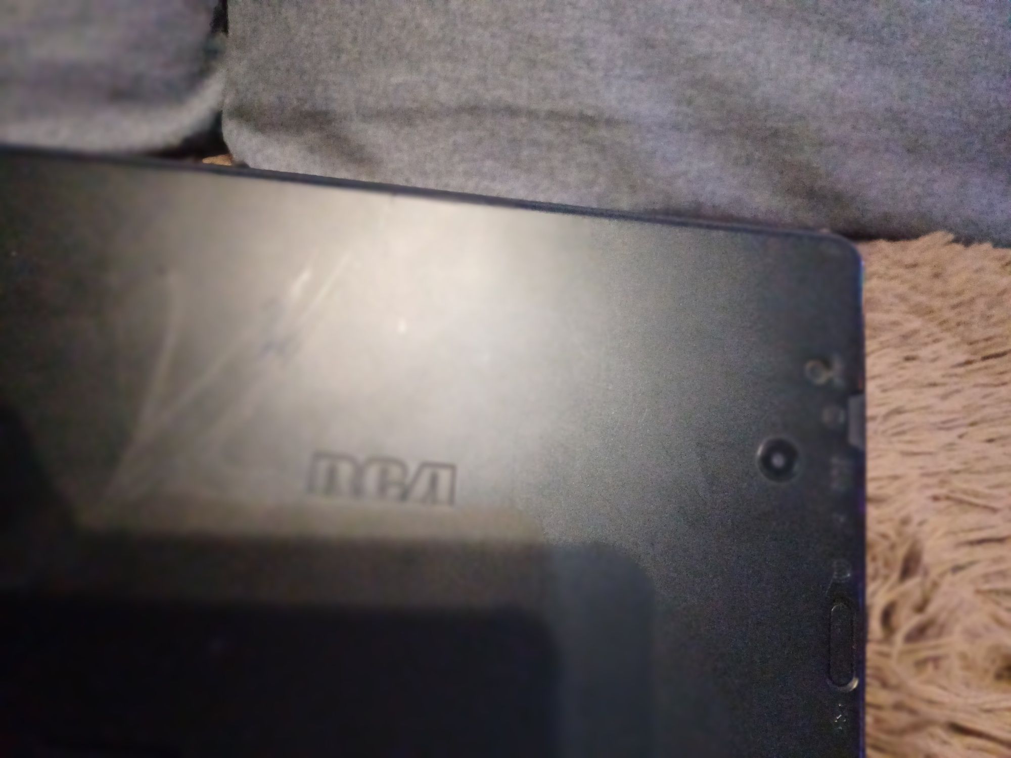 Vând tableta cu tastatura incorporata
